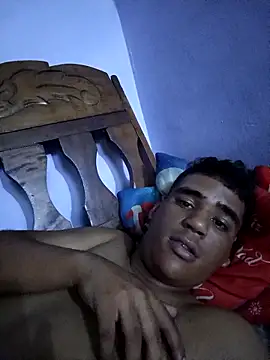 luis230436 online show from April 7, 2026, 4:40 pm