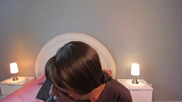 zoepinkett online show from April 27, 2026, 3:26 am