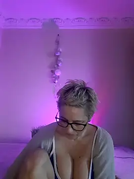 LunaBlaise online show from March 31, 2026, 8:37 am