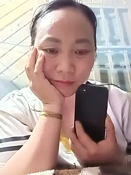 Lindxx-hot online show from April 2, 2026, 1:53 pm