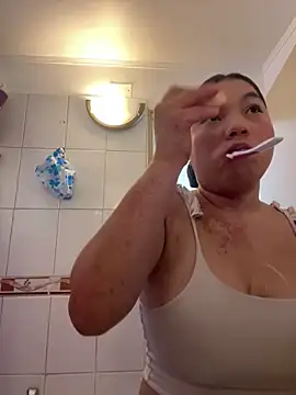 WHITEWOMEN 2 online show from March 10, 2026, 3:17 pm