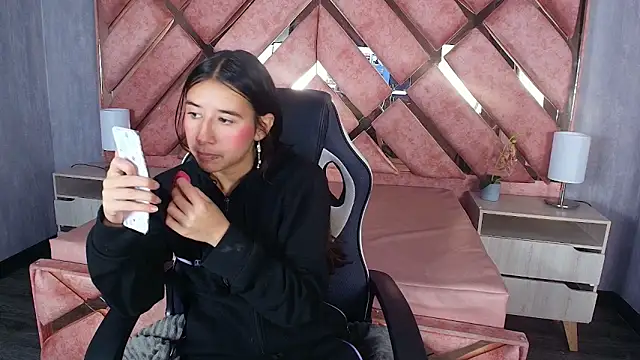 LilyRossi  online show from May 8, 2026, 1:27 pm