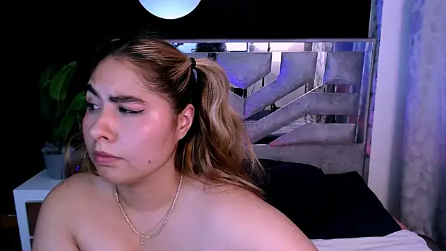 Sofiazaf  online show from April 18, 2026, 7:29 pm