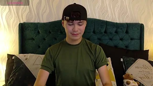 Crush Nier online show from March 4, 2026, 7:53 pm