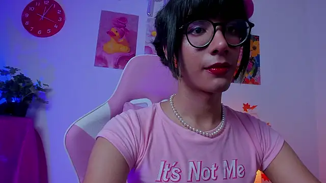 Snapshot of Madeline_21 chatting on March 2, 2026, 6:03 am Madeline 21 online show from March 2, 2026, 6:03 am