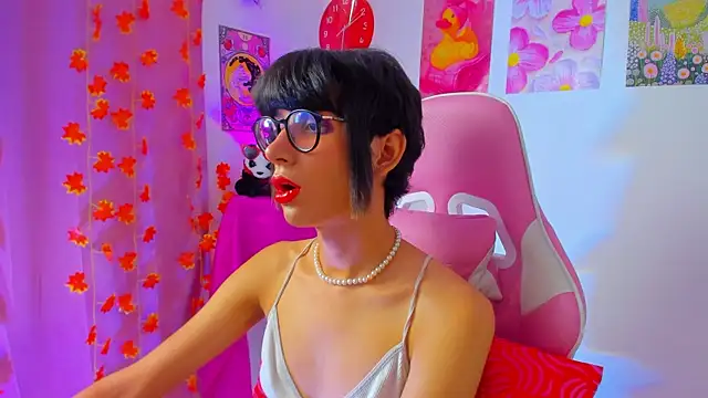 Madeline 21 online show from April 10, 2026, 12:10 pm