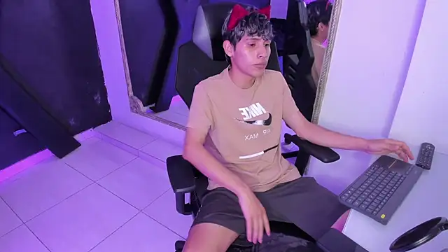 Snapshot of DeilanWolf chatting on March 3, 2026, 4:18 am DeilanWolf online show from March 3, 2026, 4:18 am