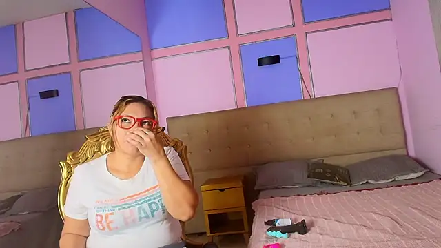 Snapshot of Dani_Queen_ chatting on March 3, 2026, 12:00 pm Dani Queen online show from March 3, 2026, 12:00 pm