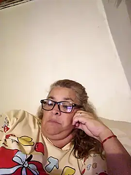 momismilf544 online show from April 1, 2026, 5:30 am