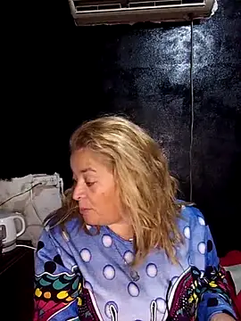 momismilf544 online show from May 10, 2026, 2:39 am