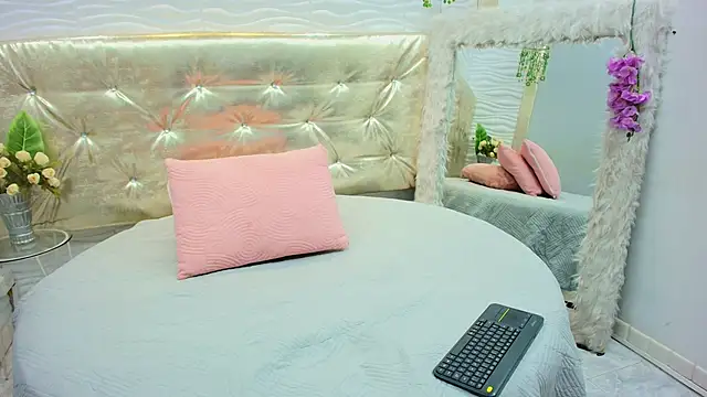 Mia belluci online show from March 16, 2026, 8:24 pm