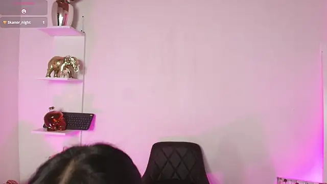 ema parkerr online show from March 29, 2026, 10:21 pm