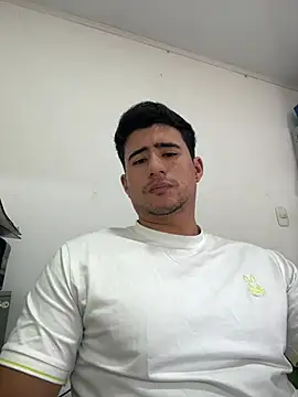 David-latinlover online show from April 13, 2026, 3:28 pm