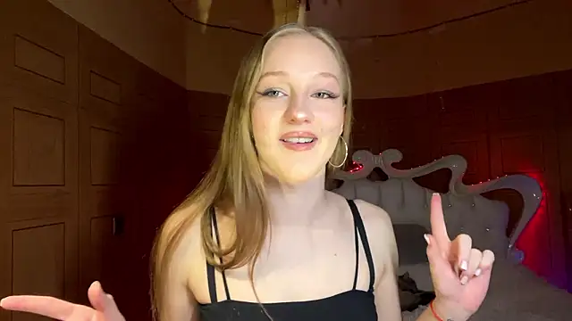 Anika Socutehe online show from March 18, 2026, 9:40 pm