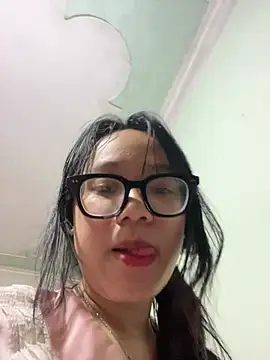 Leeeeiu online show from April 14, 2026, 3:29 pm