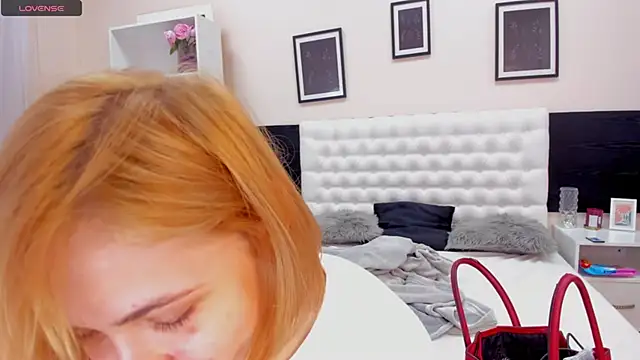 DellaRows online show from April 15, 2026, 4:52 am