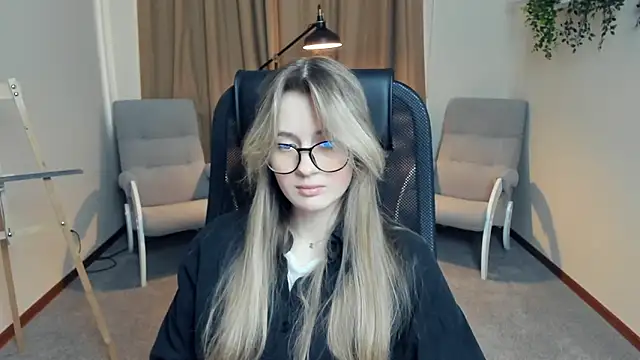 Snapshot of DortheaHupy chatting on March 4, 2026, 7:58 am DortheaHupy online show from March 4, 2026, 7:58 am