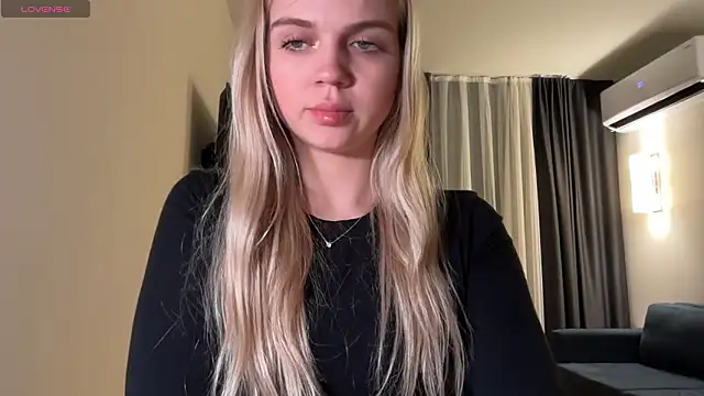 Snapshot of AlexaDeviliciouss chatting on March 18, 2026, 8:34 pm AlexaDeviliciouss online show from March 18, 2026, 8:34 pm
