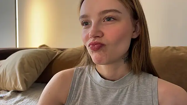 Lolatatee online show from April 11, 2026, 10:41 am