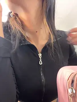 VioletaHills  online show from March 4, 2026, 12:22 pm