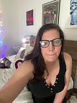 hollyharmd online show from April 7, 2026, 2:45 am