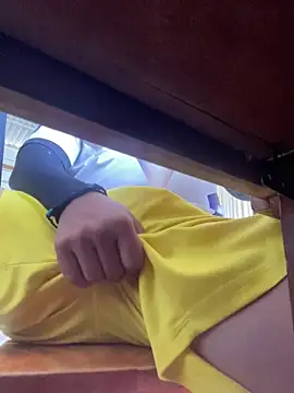 hoang15075 online show from April 21, 2026, 2:04 am