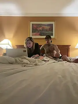 Snapshot of Darkcrowncouple chatting on February 28, 2026, 1:45 pm Darkcrowncouple online show from February 28, 2026, 1:45 pm