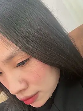 MIABCDZ online show from May 4, 2026, 7:04 am