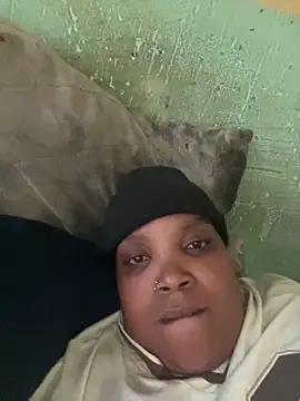 friendlybitch22 online show from April 8, 2026, 3:34 pm