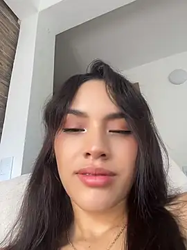 Mia-villalobos online show from May 21, 2026, 1:29 pm
