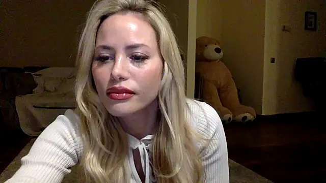 Snapshot of itsmemayarose chatting on March 8, 2026, 5:39 pm itsmemayarose online show from March 8, 2026, 5:39 pm