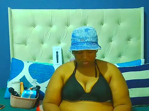 Cuddle Zee online show from March 1, 2026, 9:39 pm