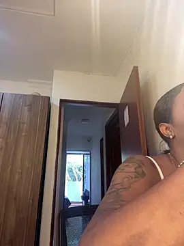 Emi rousse online show from April 7, 2026, 12:05 pm