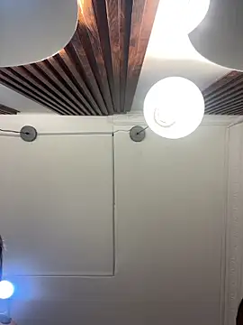 Emi rousse online show from April 10, 2026, 1:05 pm