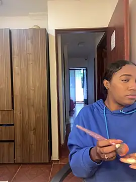 Emi rousse online show from April 16, 2026, 1:12 pm