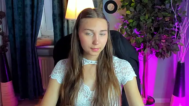 OliviaLang online show from May 12, 2026, 11:07 am
