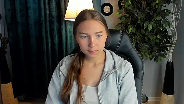 OliviaLang online show from May 14, 2026, 10:55 am