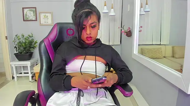 Snapshot of Nahomy_Collins_ chatting on May 19, 2026, 7:42 pm Nahomy Collins online show from May 19, 2026, 7:42 pm