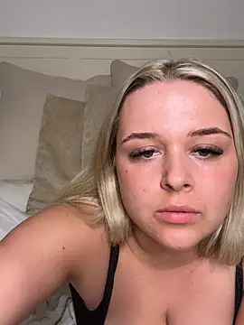 Snapshot of Goldieluxe chatting on March 2, 2026, 9:32 pm Goldieluxe online show from March 2, 2026, 9:32 pm