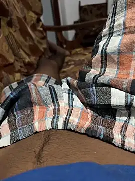 Snapshot of DimuthuBoy chatting on March 3, 2026, 7:42 pm DimuthuBoy online show from March 3, 2026, 7:42 pm