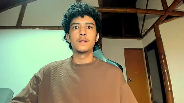 Snapshot of santi_young_twink chatting on March 3, 2026, 5:02 am santi young twink online show from March 3, 2026, 5:02 am