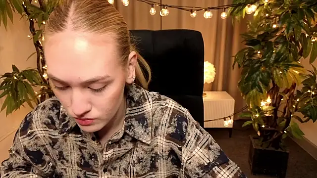 JenniferCamprell online show from March 25, 2026, 4:13 pm