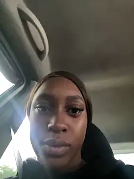 LiaTrainor online show from March 25, 2026, 12:44 pm