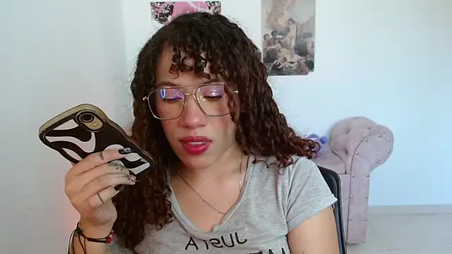 sweetluna luna online show from April 12, 2026, 3:28 pm