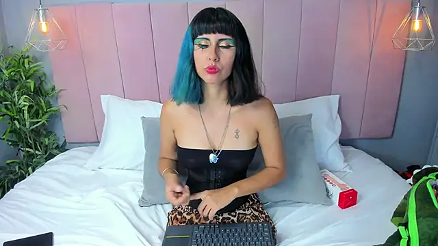 KleoLennox online show from March 12, 2026, 2:34 pm