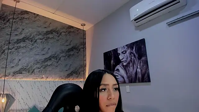 Snapshot of Esmeralda__18 chatting on April 30, 2026, 7:42 pm Esmeralda 18 online show from April 30, 2026, 7:42 pm