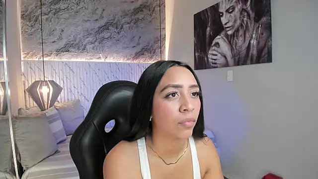 Snapshot of Esmeralda__18 chatting on June 5, 2026, 8:36 pm Esmeralda 18 online show from June 5, 2026, 8:36 pm
