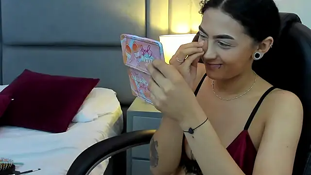 EllaEvanzz online show from March 8, 2026, 2:32 pm