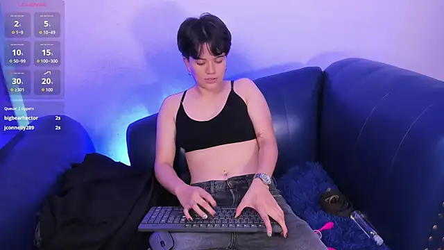 Snapshot of TallSnuSnu chatting on April 14, 2026, 8:37 pm TallSnuSnu online show from April 14, 2026, 8:37 pm