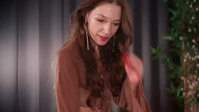 Luxury Avie online show from March 8, 2026, 1:47 am